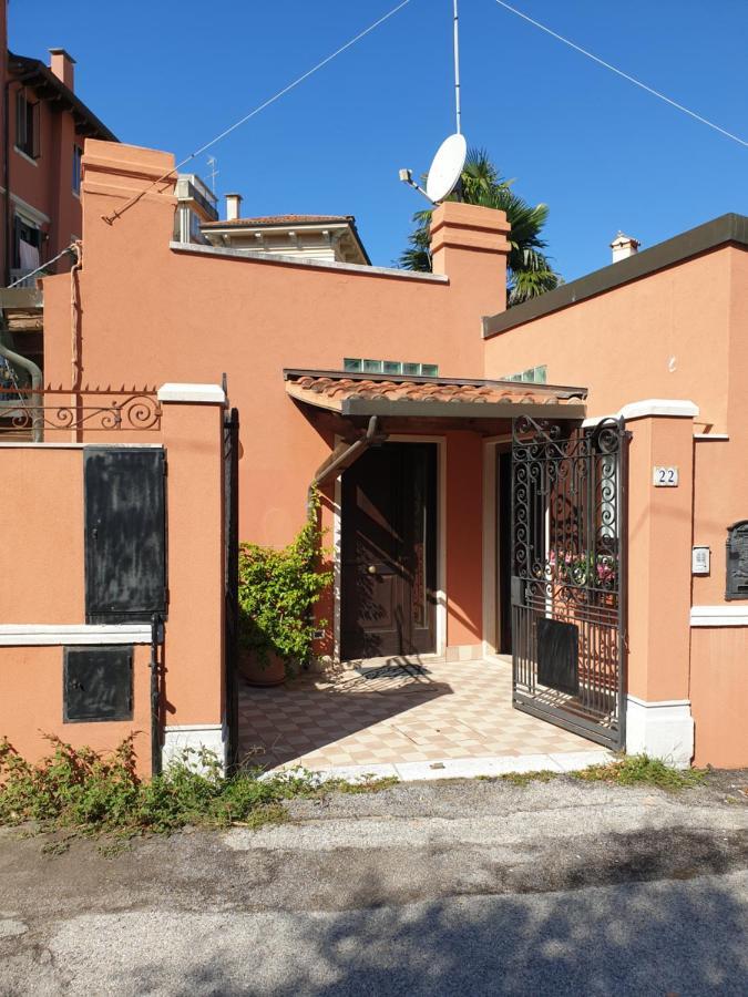 Cottage Al Mare Martina Венеция-Лидо Экстерьер фото