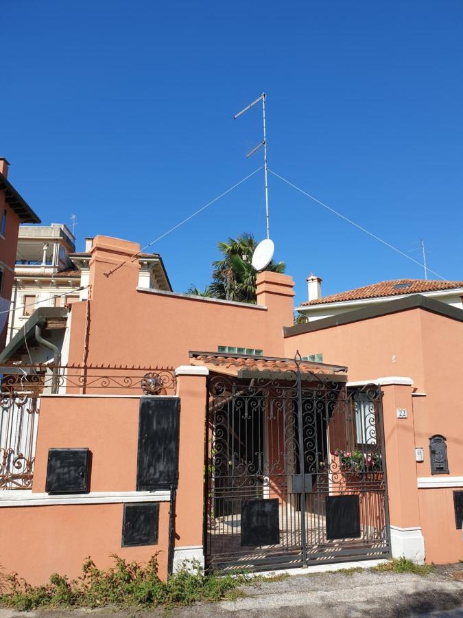 Cottage Al Mare Martina Венеция-Лидо Экстерьер фото